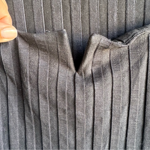 Reformation Delaney knit ribbed top with V-wire - Picture 4 of 6